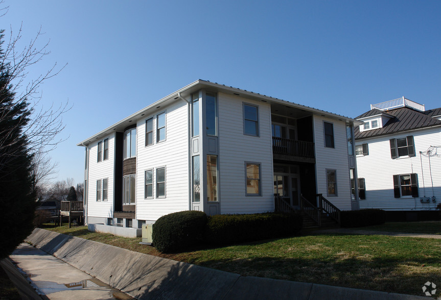 107 Loudoun St SE, Leesburg, VA à louer - Photo du bâtiment - Image 3 de 3