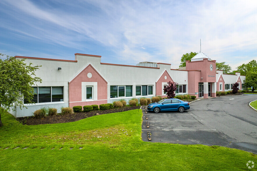 Industriel dans New Providence, NJ à vendre - Photo du bâtiment - Image 1 de 1