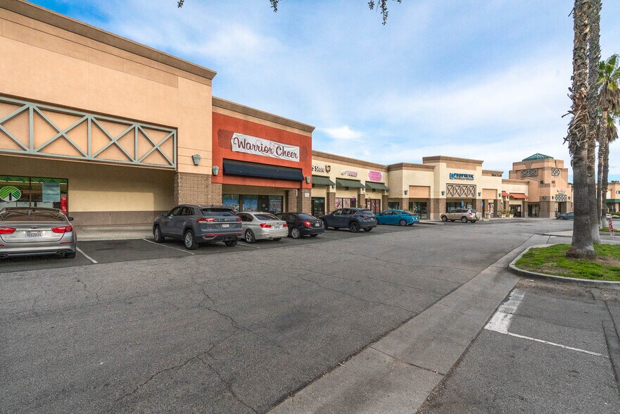 Castaic Village Center portefeuille de 2 propriétés à vendre sur LoopNet.ca - Photo du bâtiment - Image 2 de 4