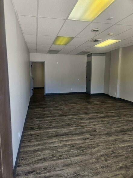 7002-7006 Maple St, Omaha, NE for lease - Interior Photo - Image 3 of 6
