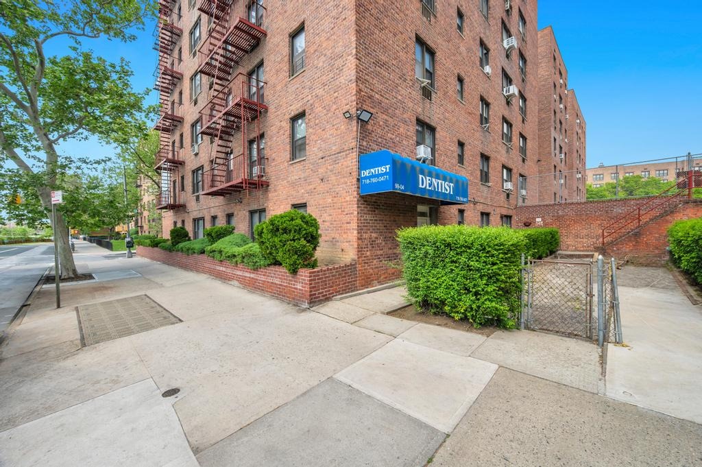 9904 57th Ave, Flushing, NY 11368 - Unit JLH - - Interior Photo - Image 1 of 21