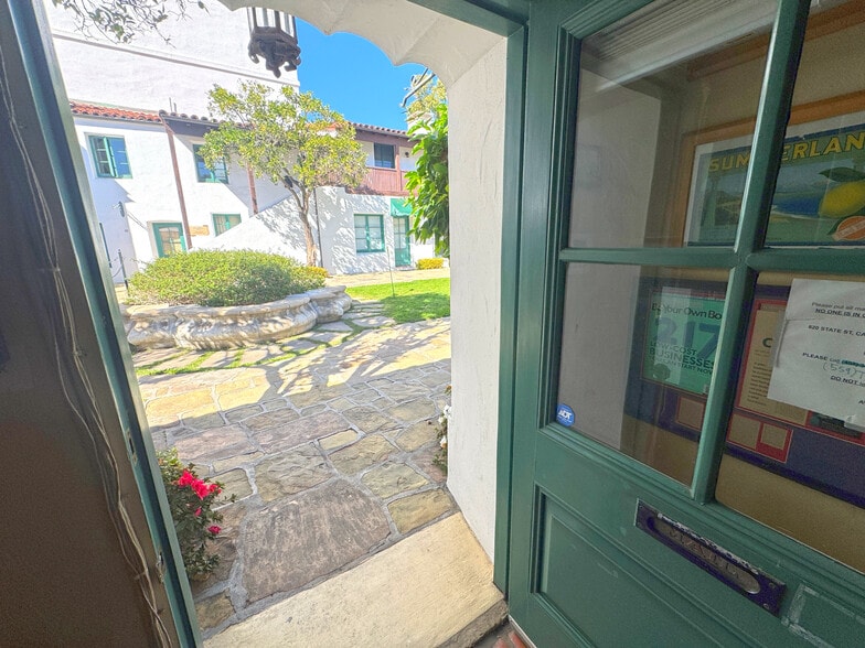 22 El Paseo, Santa Barbara, CA for lease - Interior Photo - Image 3 of 7