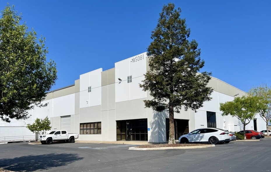 5081 Kelton Way, Sacramento, CA for lease - Building Photo - Image 1 of 2