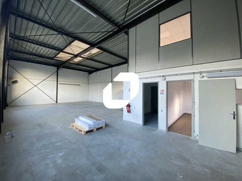Flex in SAINT-OUEN-L'AUMONE for lease - Interior Photo - Image 1 of 8