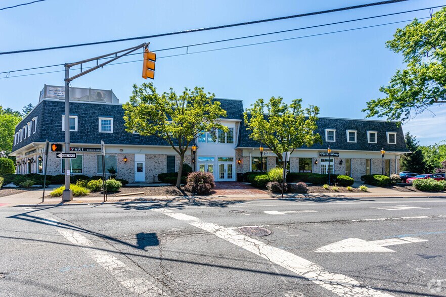 2-8 S Kinderkamack Rd, Montvale, NJ à louer - Photo du bâtiment - Image 1 de 6