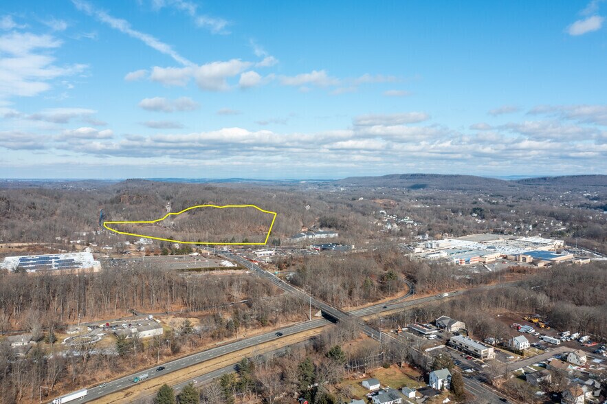525 Kensington Ave, Meriden, CT à vendre - Aérien - Image 2 de 11