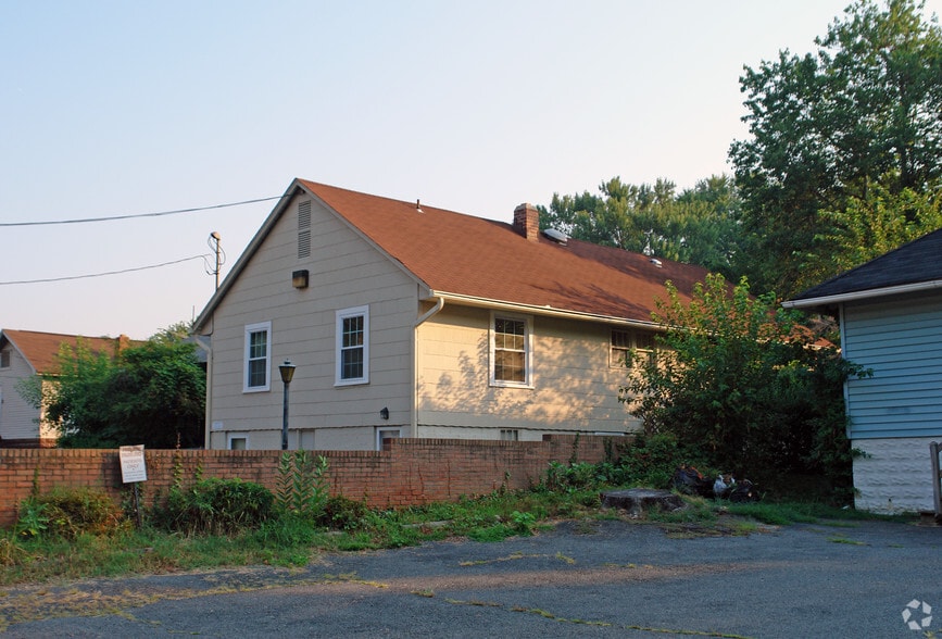 903 W Broad St, Falls Church, VA for sale - Building Photo - Image 2 of 4