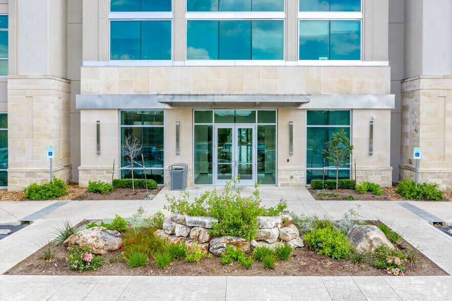 4630 N Loop 1604 W, San Antonio, TX à louer - Photo du bâtiment - Image 2 de 5