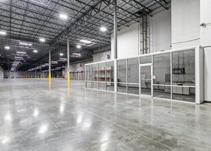 1300 E Barbours Cut Blvd, La Porte, TX à louer Photo intérieure- Image 2 de 3