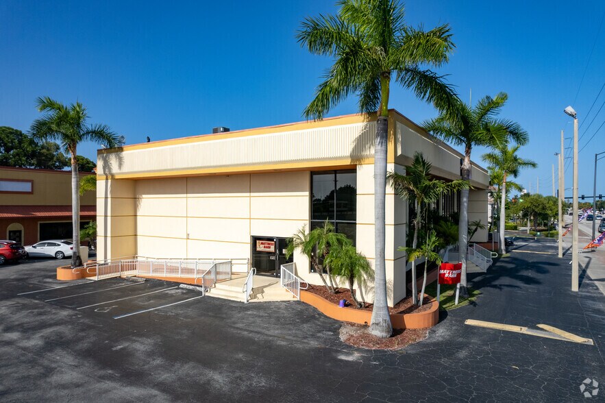 234 E Merritt Island Cswy, Merritt Island, FL for sale - Building Photo - Image 3 of 15