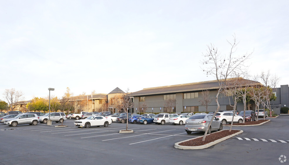 3003 Tasman Dr, Santa Clara, CA for lease - Building Photo - Image 1 of 3