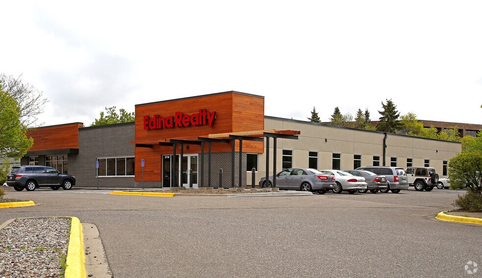 2730 Snelling Ave N, Roseville, MN à louer - Photo principale - Image 1 de 3