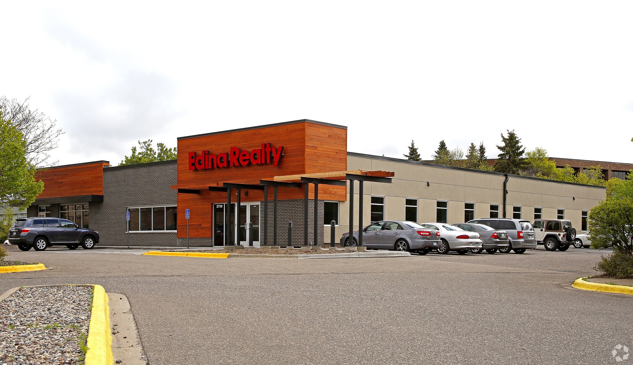 2730 Snelling Ave N, Roseville, MN à louer Photo principale- Image 1 de 4