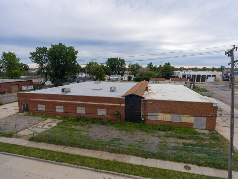 22778 Globe Ave, Warren, MI for lease - Building Photo - Image 2 of 13