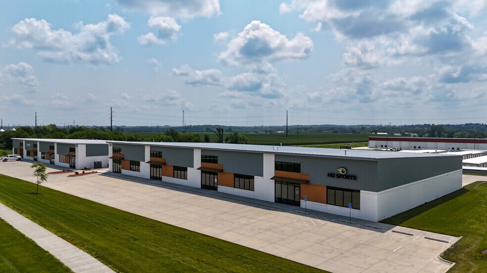 250 Delaware St, Norwalk, IA for lease - Building Photo - Image 2 of 10