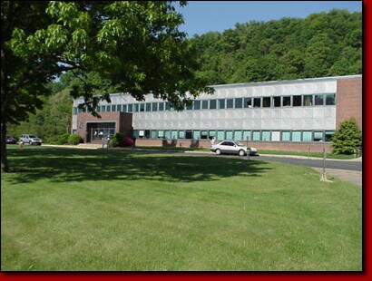 1 Kiski Ave, Leechburg, PA à vendre - Photo du bâtiment - Image 2 de 12