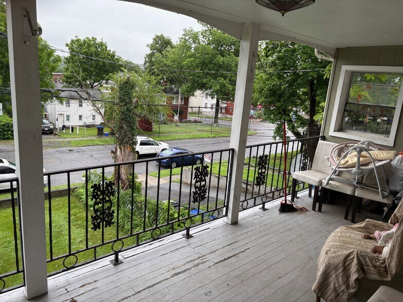 69 Delafield St, Poughkeepsie, NY à vendre - Photo du bâtiment - Image 2 de 4