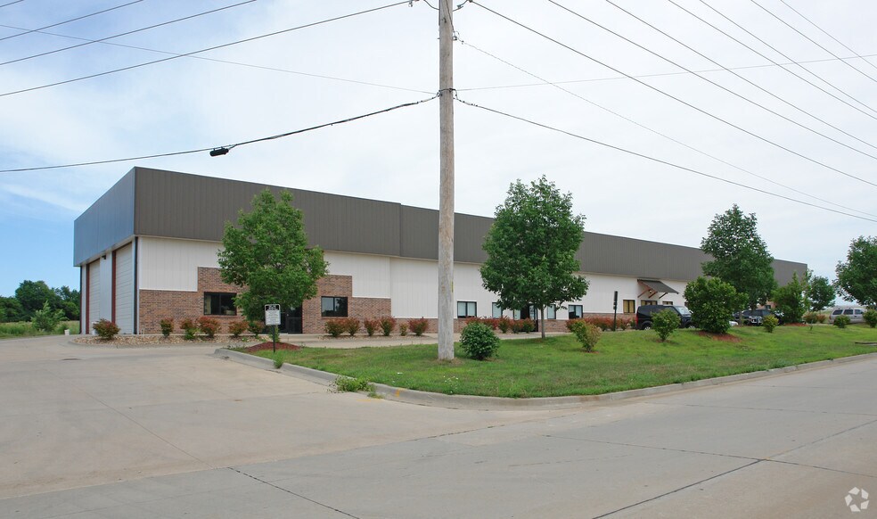 1331-1347 NW Main St, Lee's Summit, MO à louer - Photo du bâtiment - Image 2 de 3