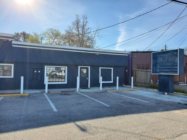 127-129 Grand Ave, Bacliff, TX à louer - Photo du bâtiment - Image 3 de 8