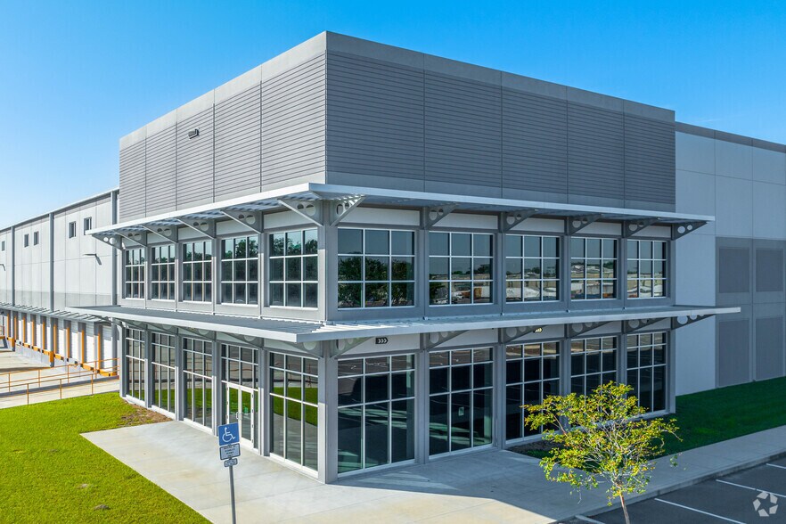 2727 Henderson Way, Plant City, FL à louer - Photo du bâtiment - Image 2 de 9