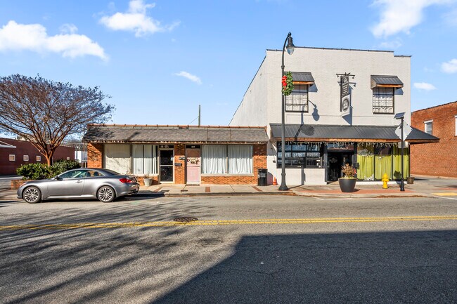 Plus de détails pour 217-219 N Main St, Kernersville, NC - Commerce de détail à vendre