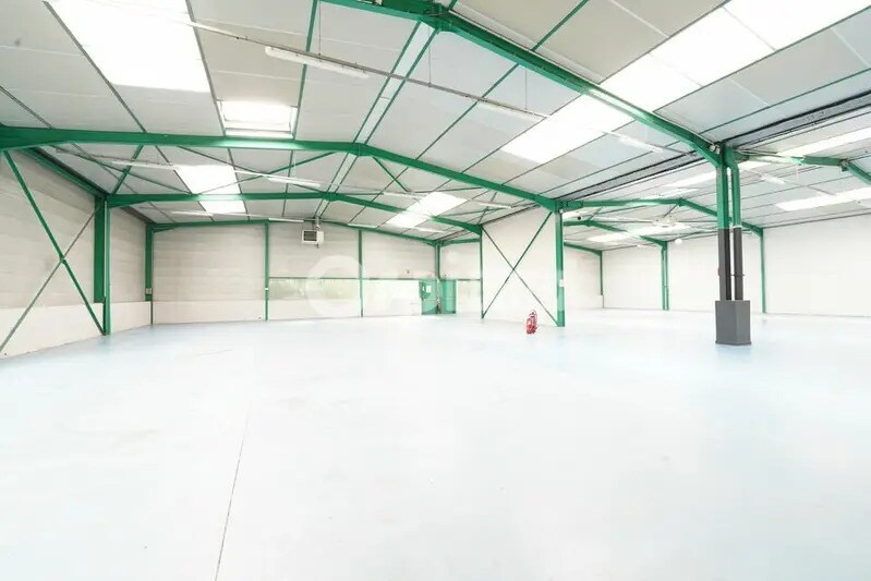 Flex in Saint-Genis-Laval for lease - Interior Photo - Image 3 of 47
