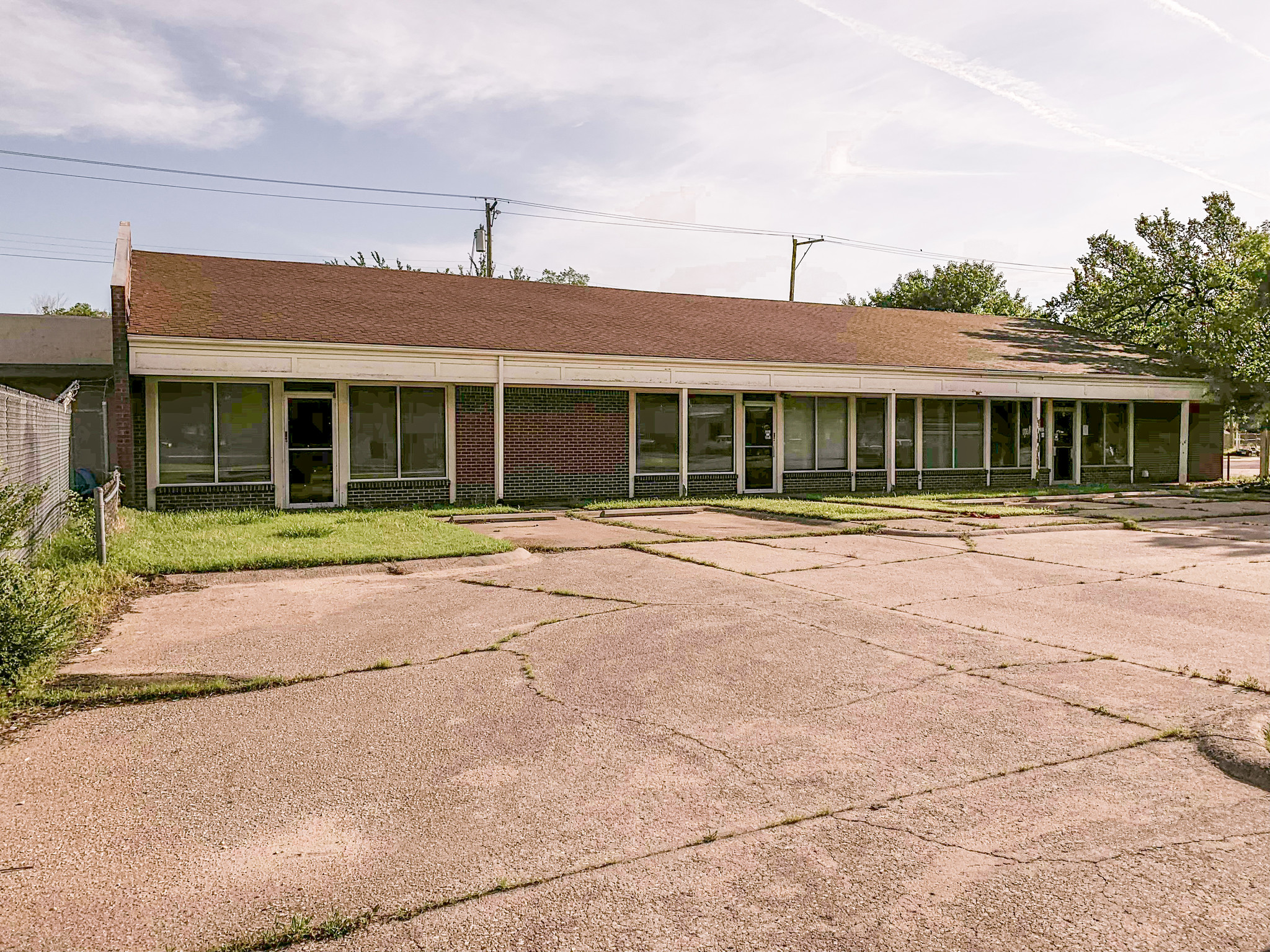 2020 E Central Ave, Wichita, KS à vendre Photo du b timent- Image 1 de 1