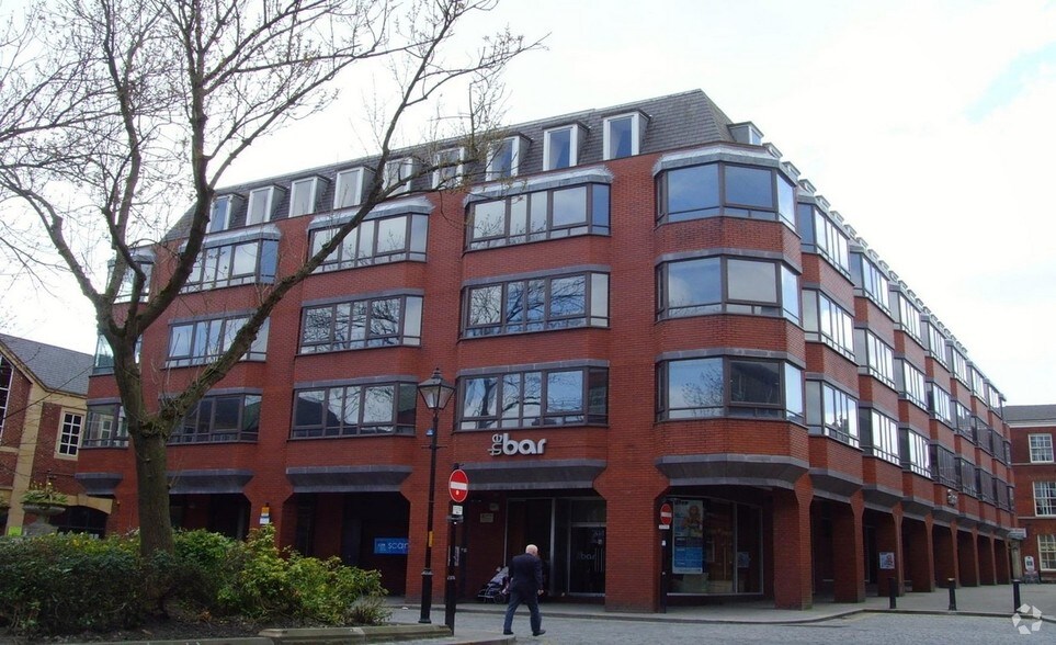 Nelson Sq, Bolton à louer - Photo du bâtiment - Image 2 de 5