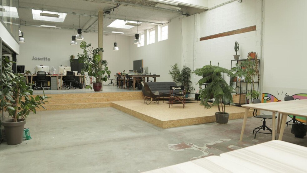 Office in Lille for lease - Building Photo - Image 2 of 6