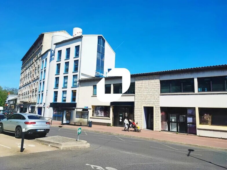 Office in Joinville-le-Pont for lease - Building Photo - Image 2 of 8