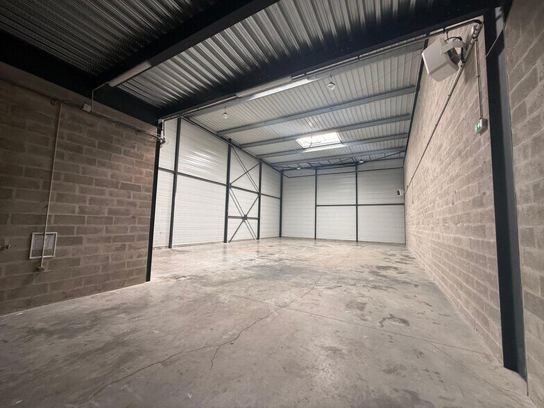 Flex in Frépillon for lease - Interior Photo - Image 3 of 10