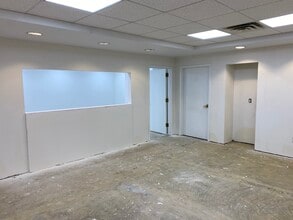 371 Merrick Rd, Rockville Centre, NY for lease Interior Photo- Image 2 of 10