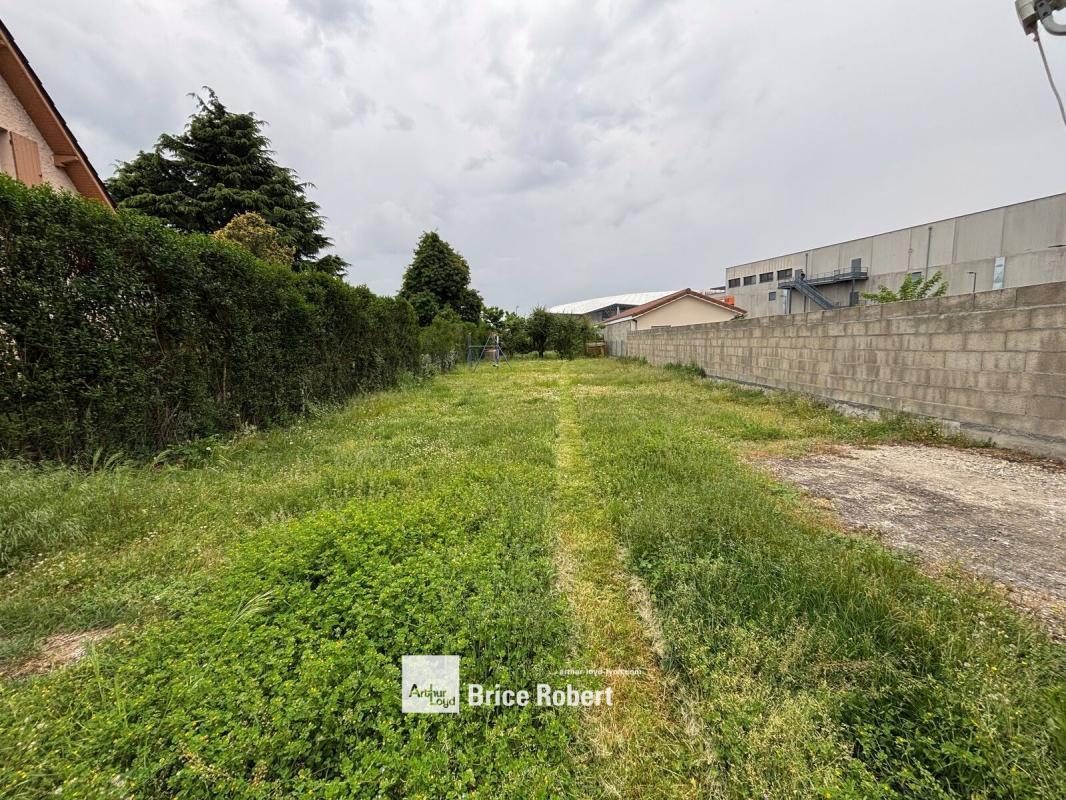 6 Rue De La République, Meyzieu à vendre Photo du bâtiment- Image 1 de 5