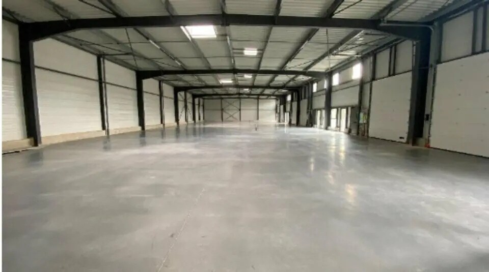 Industrial in Rousset for lease - Interior Photo - Image 2 of 6