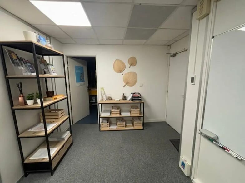 Office in Aix-en-Provence for lease - Interior Photo - Image 3 of 5