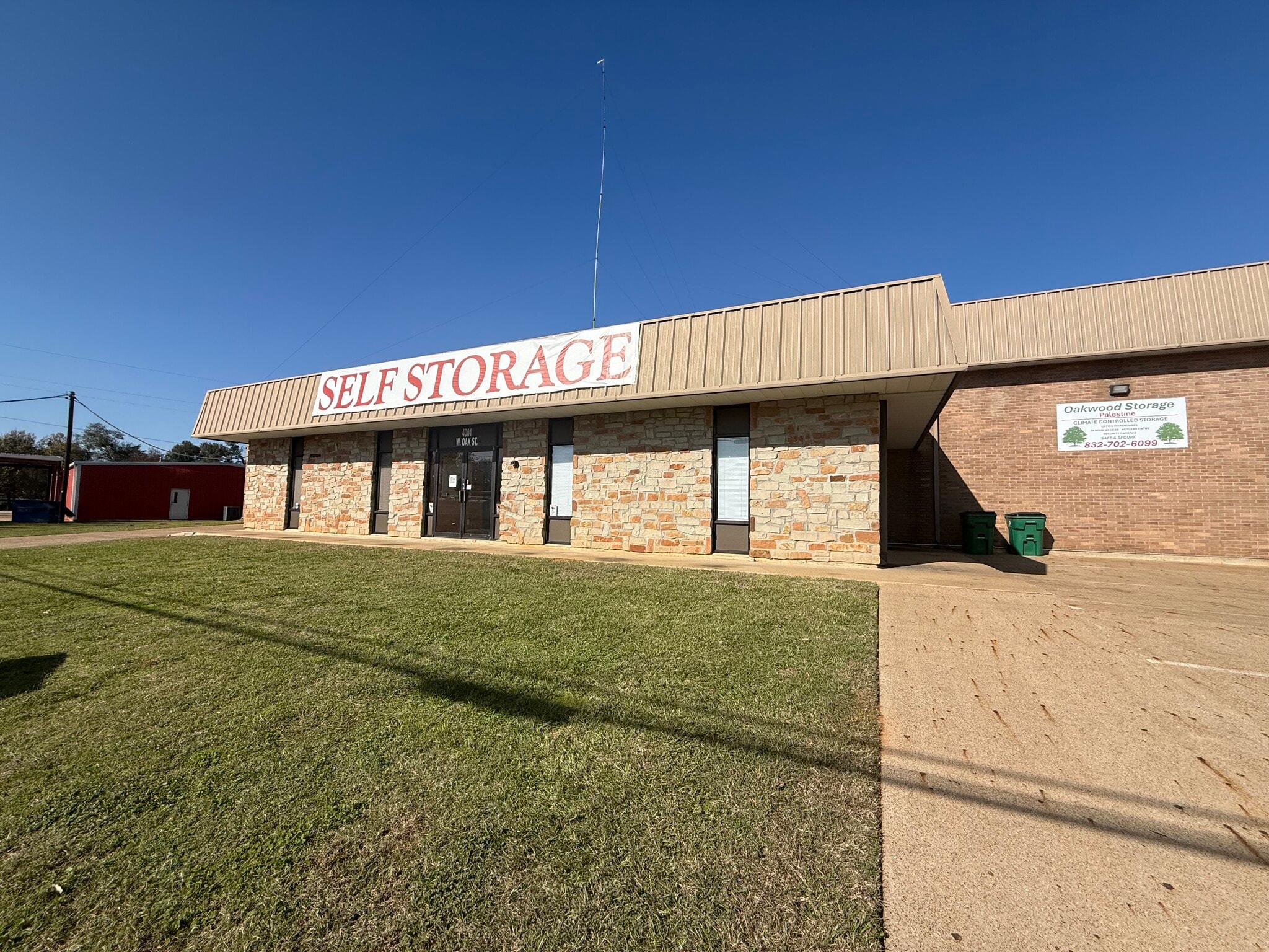 4001 W Oak St, Palestine, TX for lease Primary Photo- Image 1 of 2