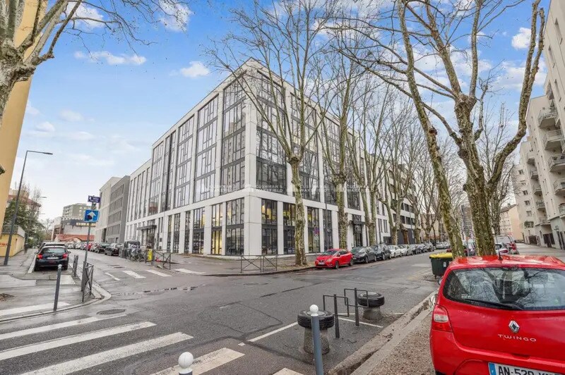 Bureau dans Villeurbanne à louer - Photo du bâtiment - Image 2 de 14
