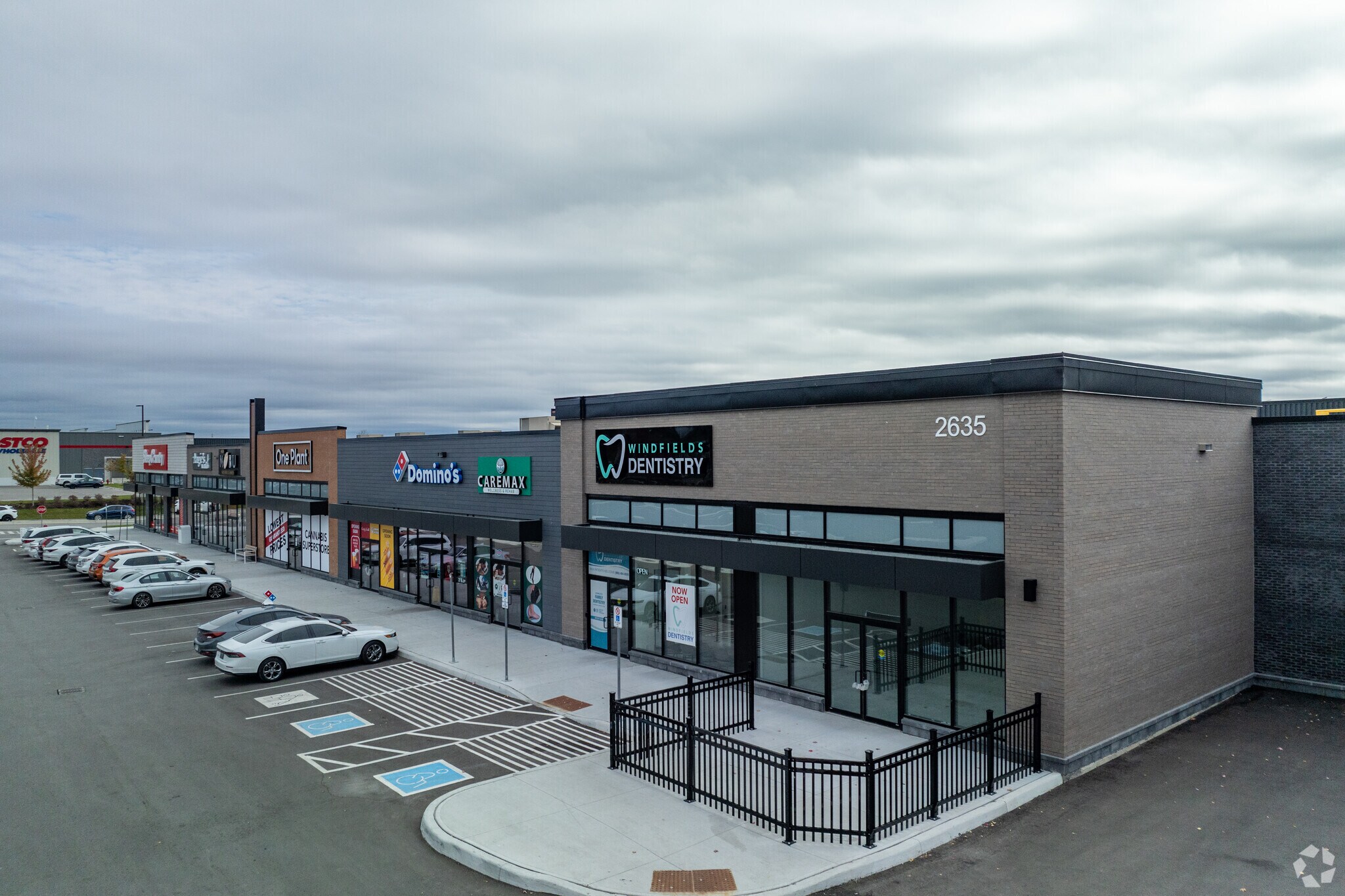 100 Windfields Farm Dr E, Oshawa, ON for lease Primary Photo- Image 1 of 9