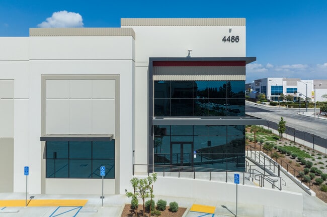 Plus de détails pour Ramona Ave & Mission Blvd, Montclair, CA - Industriel à louer