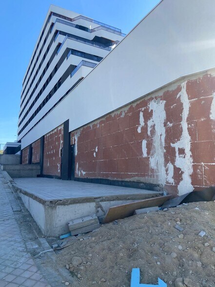 Calle Carmen Pinos, 29, Tres Cantos, Madrid à louer - Photo du bâtiment - Image 1 de 1