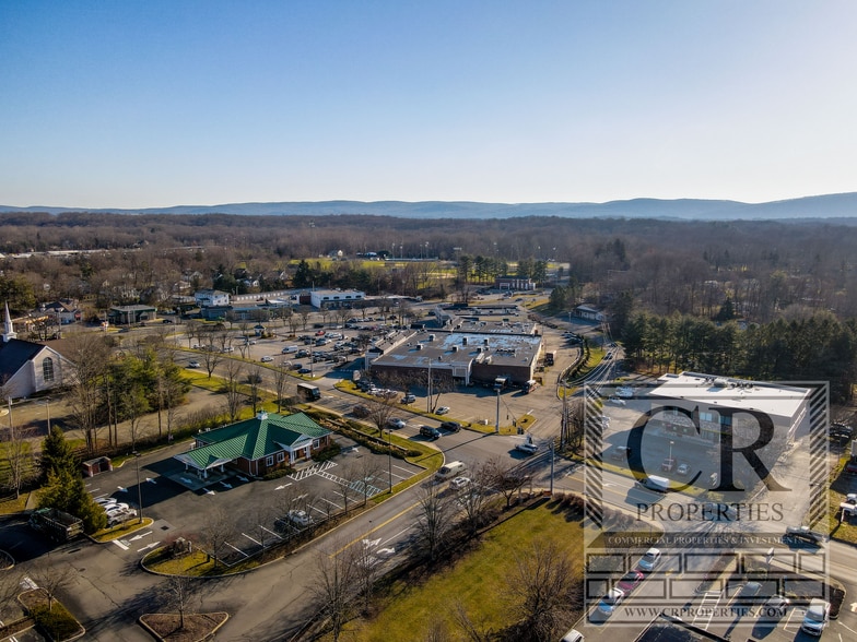 415 Route 376, Hopewell Junction, NY à vendre - Photo du bâtiment - Image 2 de 24