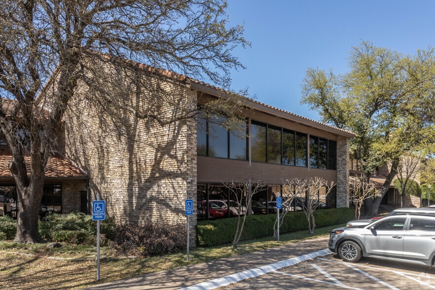 14850 Montfort Dr, Addison, TX à louer - Photo du bâtiment - Image 2 de 7