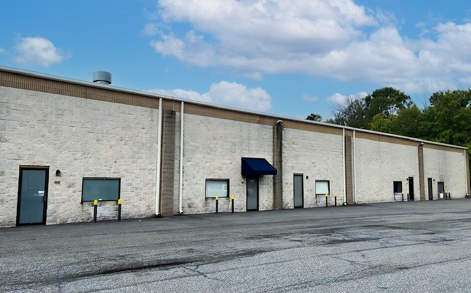 100 Naamans Rd, Claymont, DE for lease - Building Photo - Image 1 of 5