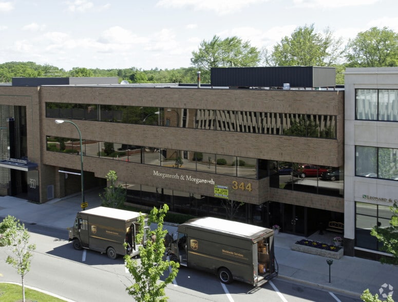 344 N Old Woodward Ave, Birmingham, MI à louer - Photo du bâtiment - Image 3 de 8