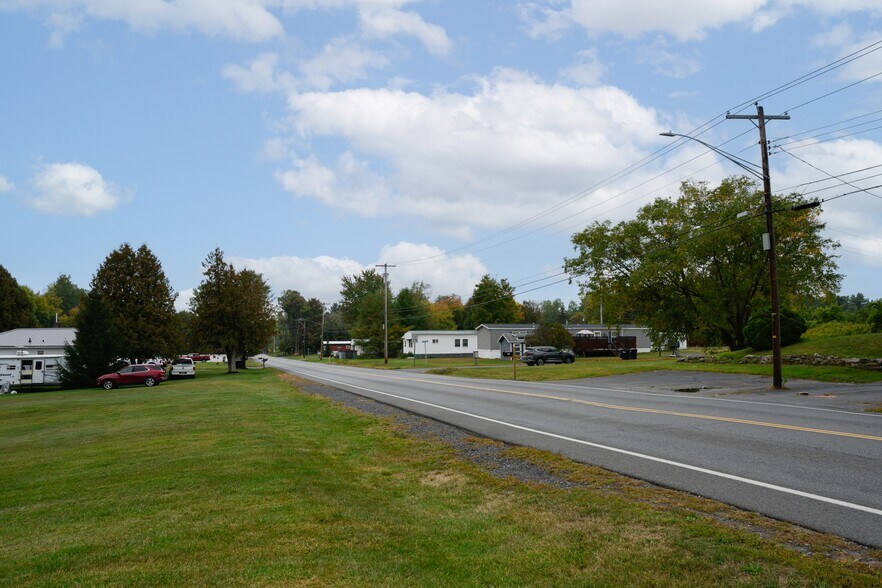 53 Banker Rd, Morrisonville, NY à vendre - Photo du bâtiment - Image 2 de 38