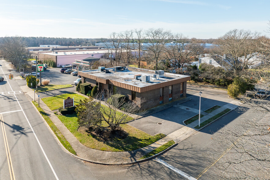 800 Broadway Ave, Holbrook, NY à vendre - Photo du bâtiment - Image 1 de 1