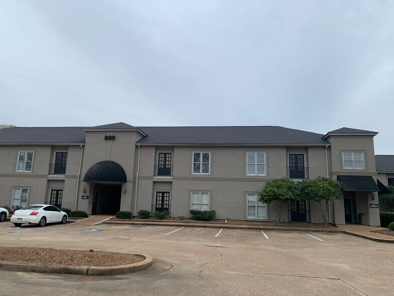 860 E River Pl, Jackson, MS à louer - Photo du bâtiment - Image 3 de 3