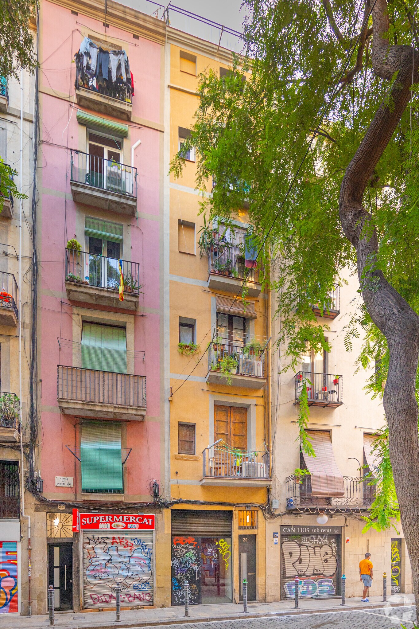 Multifamily in Barcelona, Barcelona for sale Primary Photo- Image 1 of 2