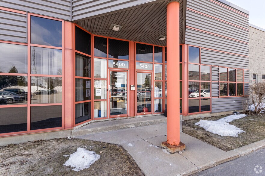 5400-5490 Boul Thimens, Saint-Laurent, QC à louer - Photo du bâtiment - Image 3 de 14