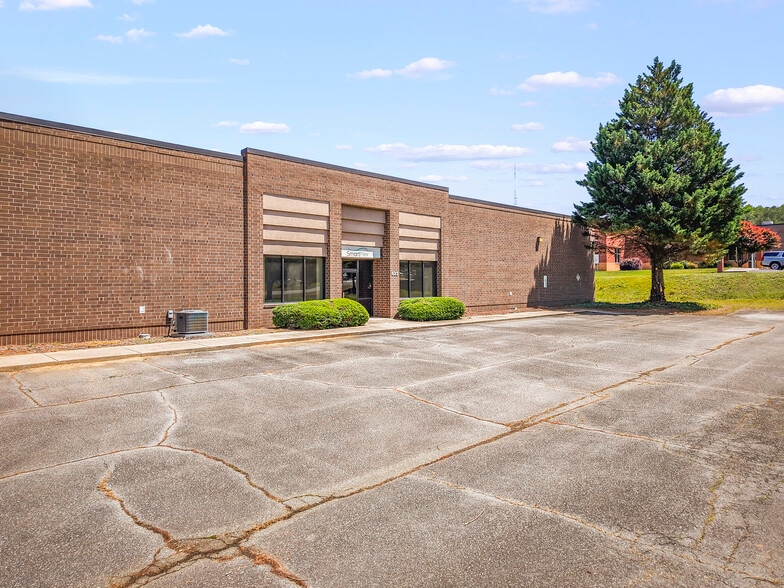 623 Southwest St, High Point, NC for lease - Building Photo - Image 2 of 16